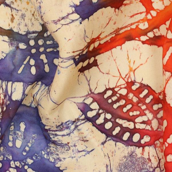 Viskose Batik einzigartig gefertigt  Blüten in Orange/Lila/Rottönen